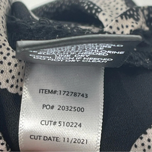 Torrid Dotted Star Chiffon Blouse Kimono Torrid Size 1 or 14/16 - Picture 9 of 9